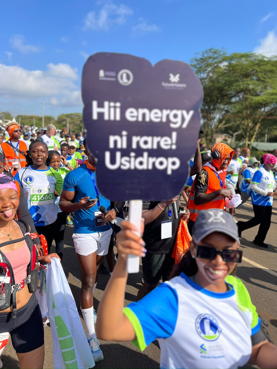 Runner holding energy sign at Standard Chartered Marathon 2025
